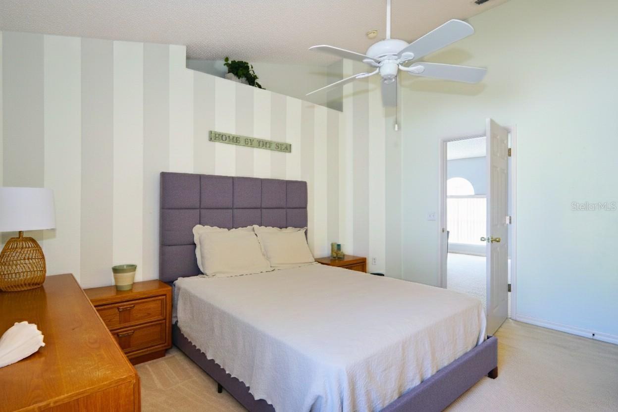 Listing photo id 10 for 6205 Cannoli Place