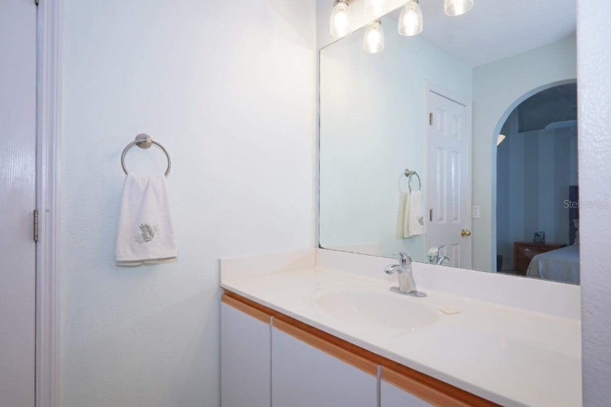 Listing photo id 13 for 6205 Cannoli Place