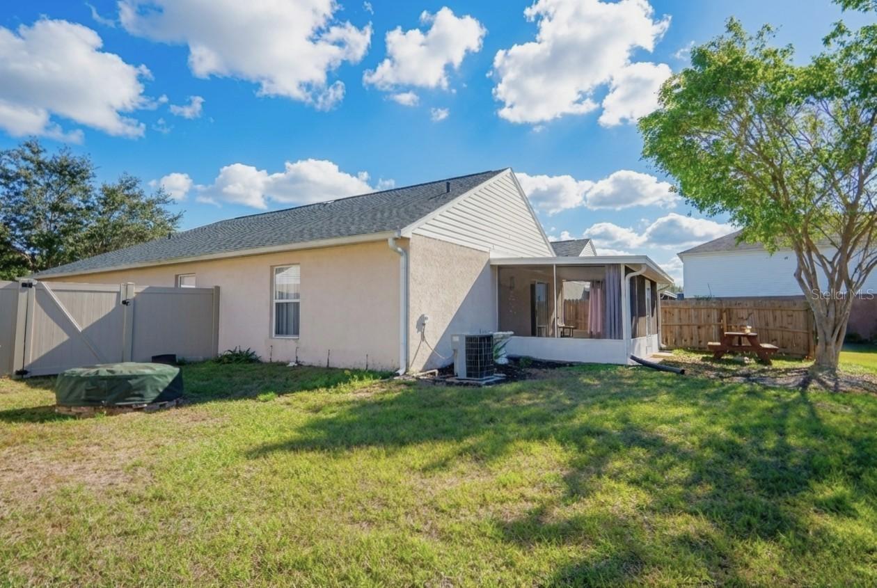 Listing photo id 23 for 6205 Cannoli Place