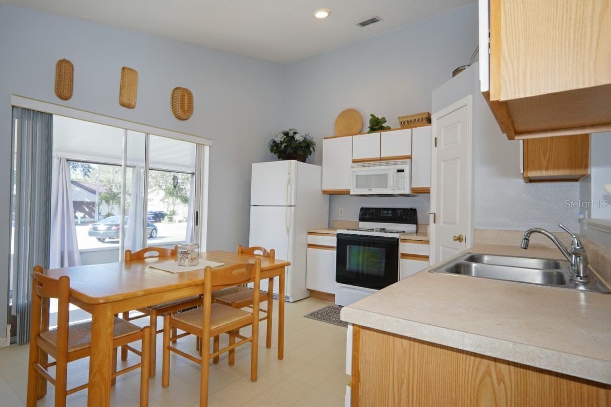 Listing photo id 3 for 6205 Cannoli Place