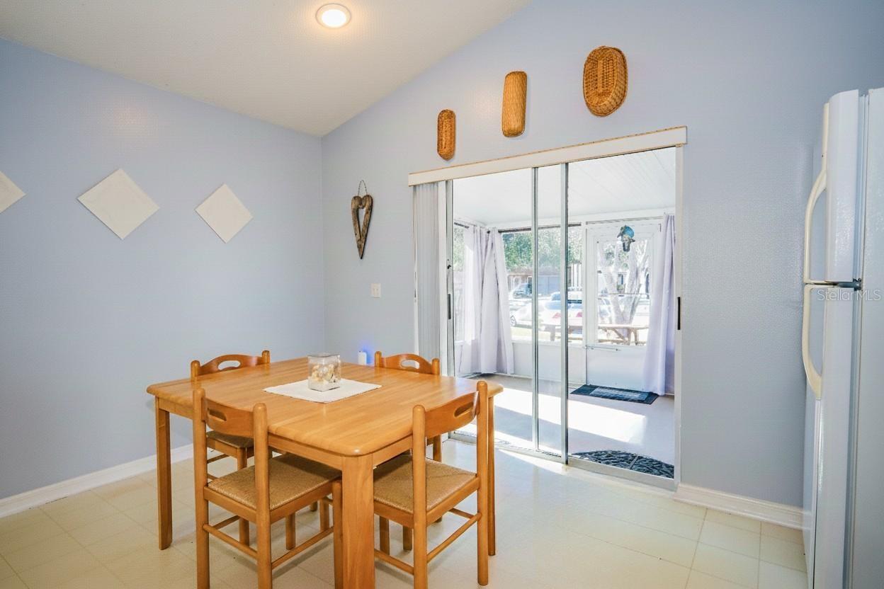 Listing photo id 7 for 6205 Cannoli Place