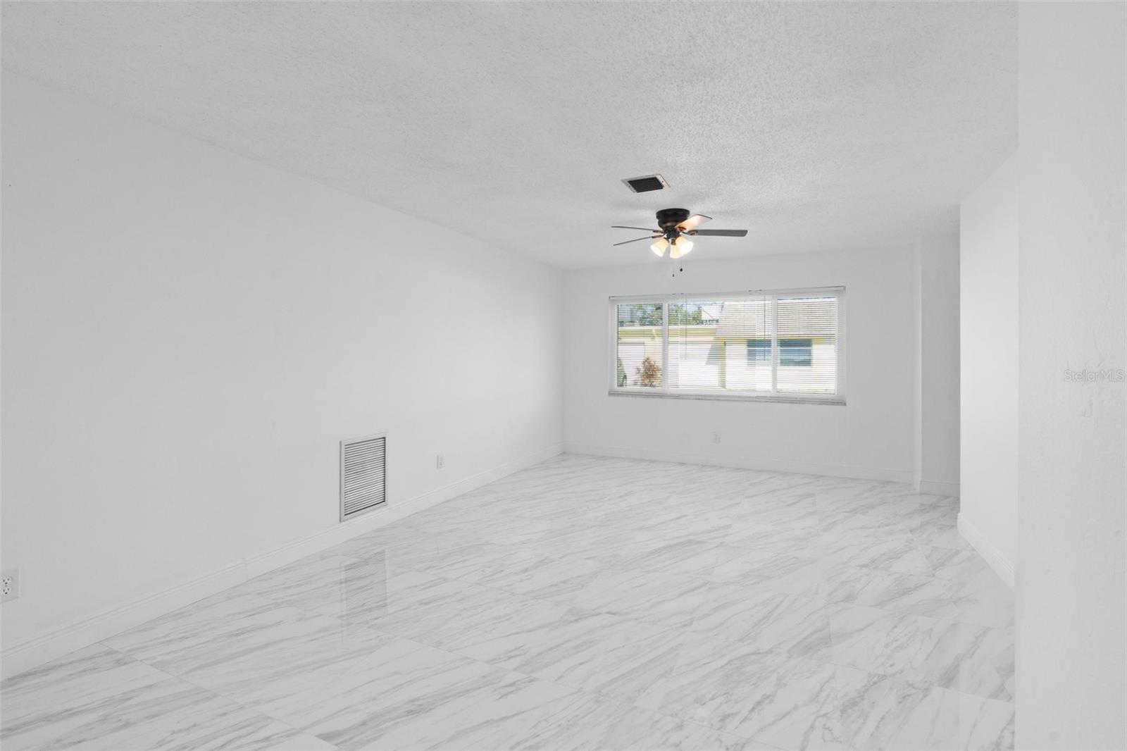 Image 10 of 22 For 7050 Versailles N