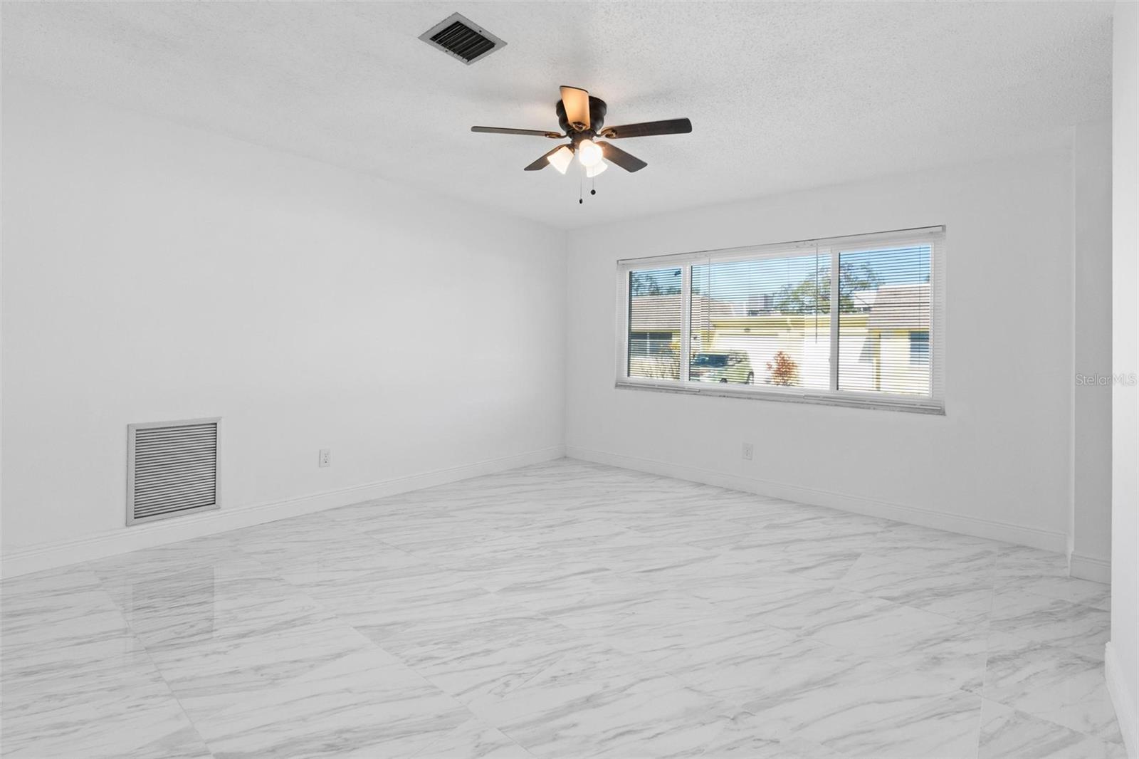 Image 12 of 22 For 7050 Versailles N