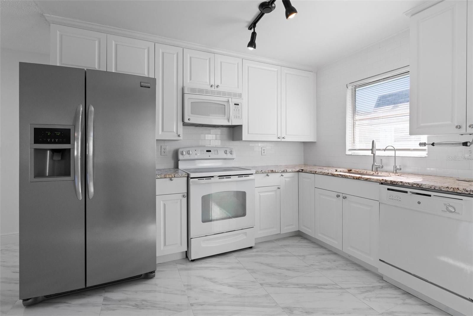 Image 13 of 22 For 7050 Versailles N