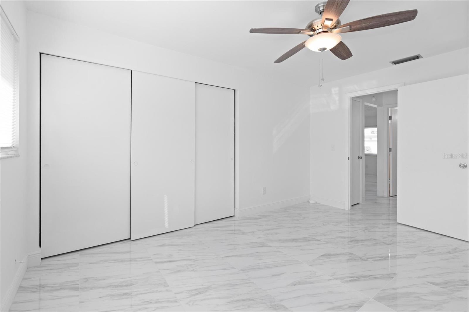 Image 17 of 22 For 7050 Versailles N