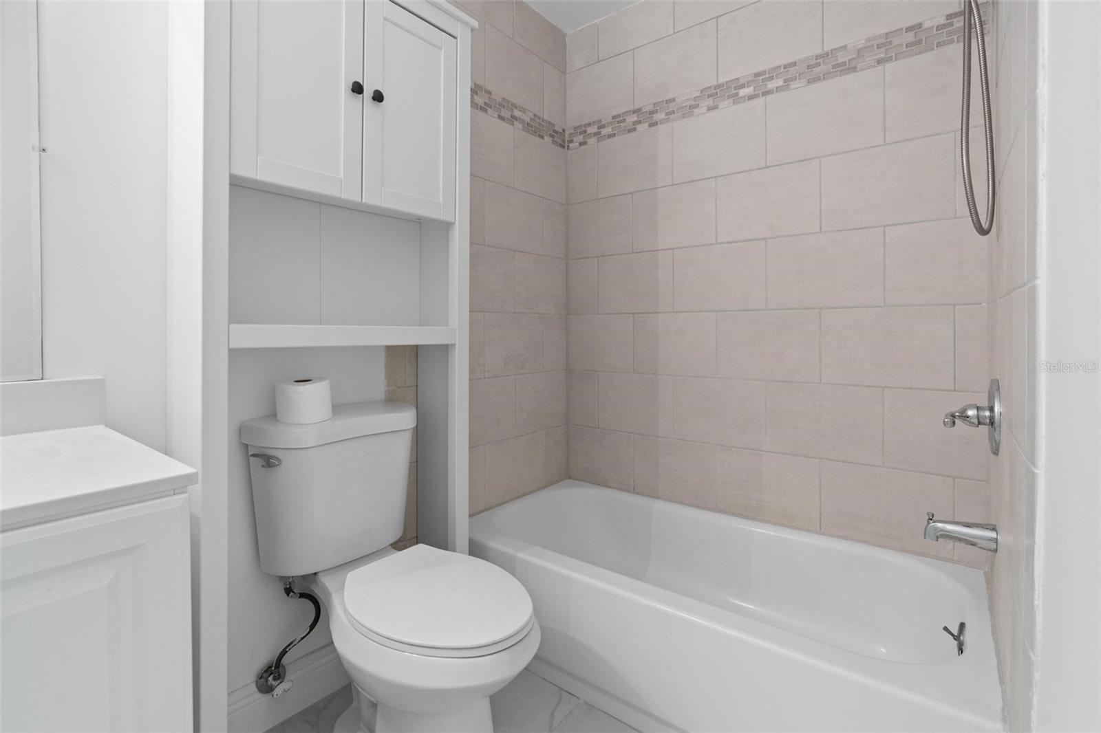 Image 19 of 22 For 7050 Versailles N