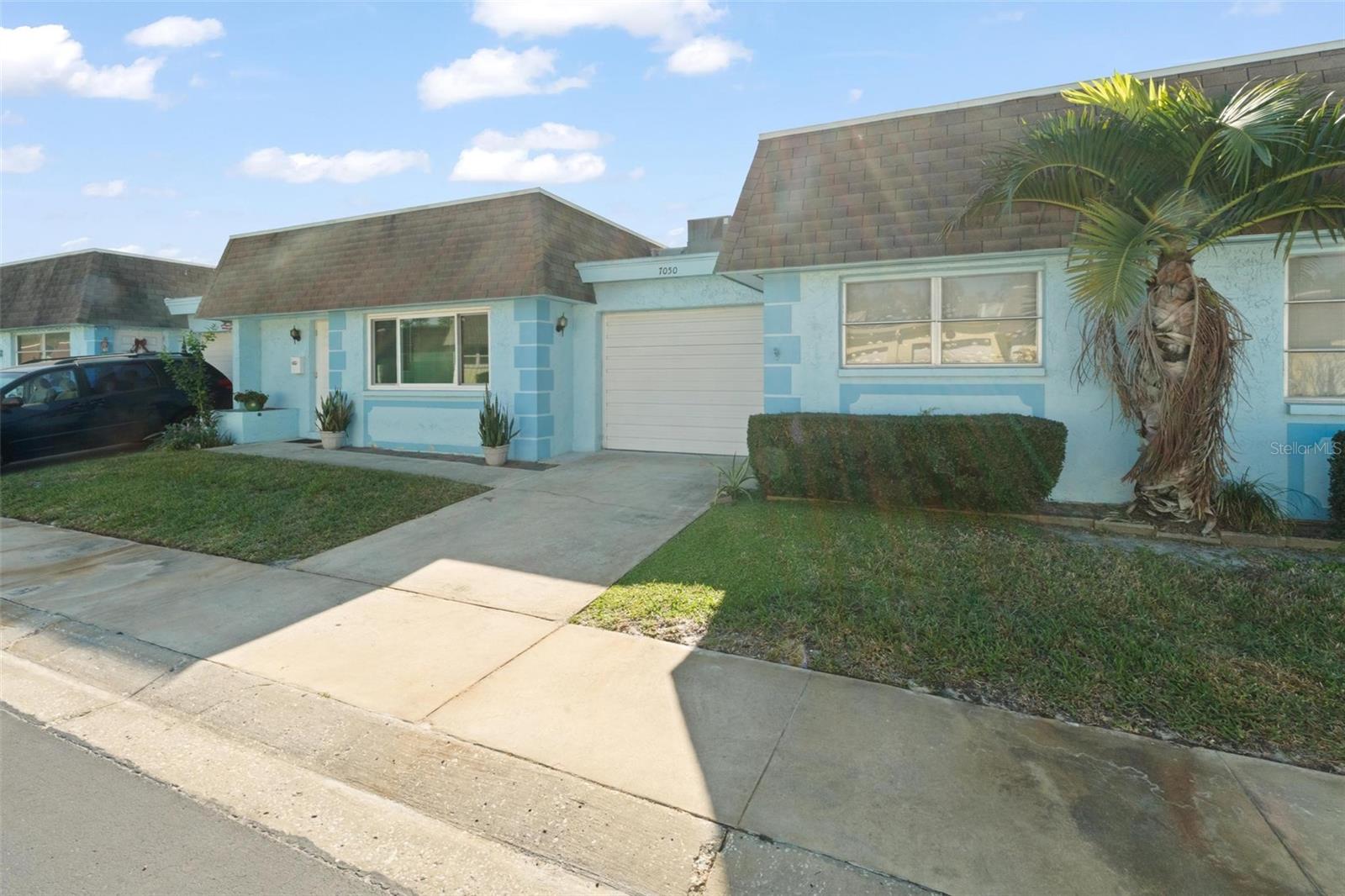 Image 3 of 22 For 7050 Versailles N