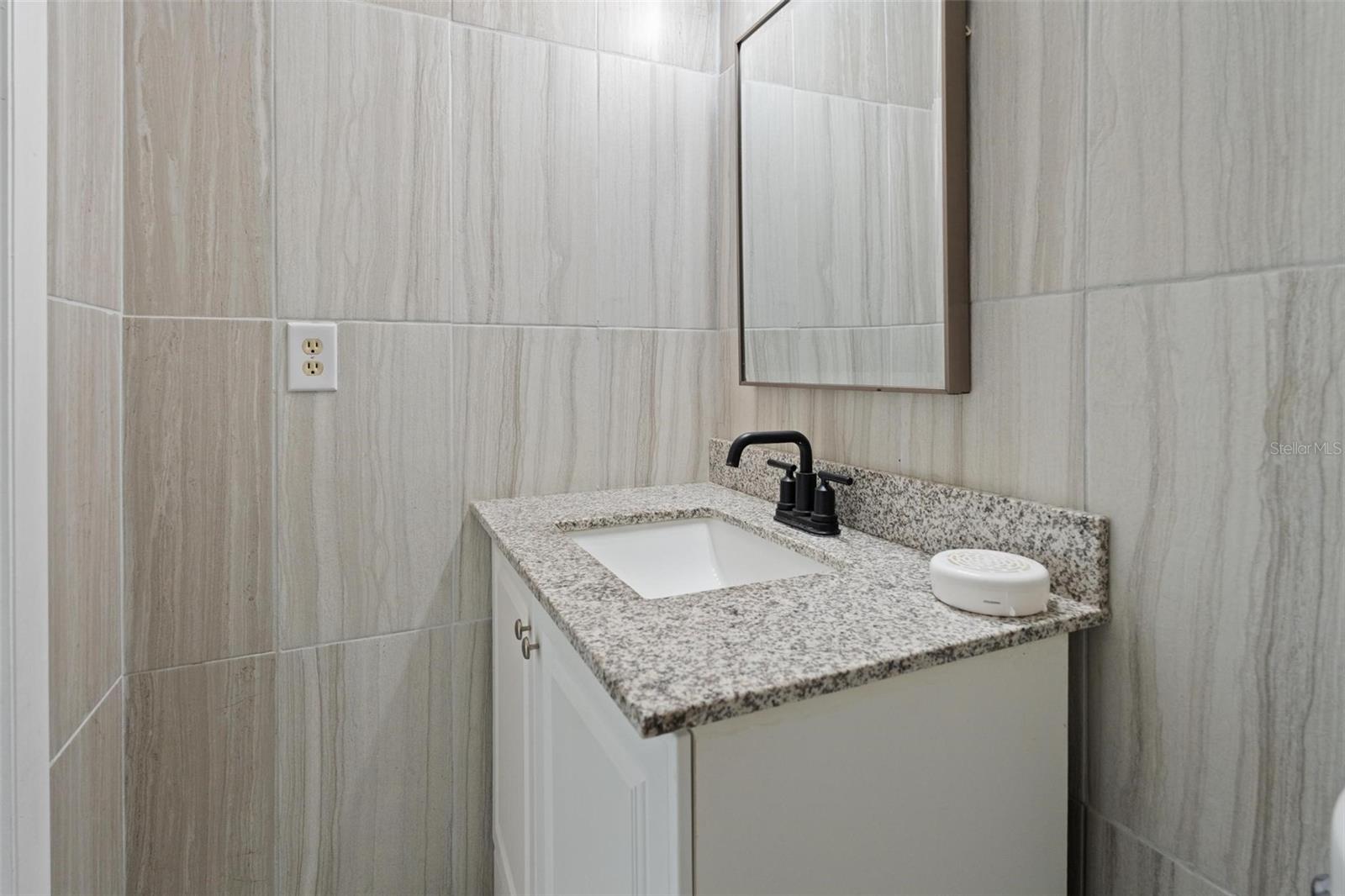 Image 7 of 22 For 7050 Versailles N