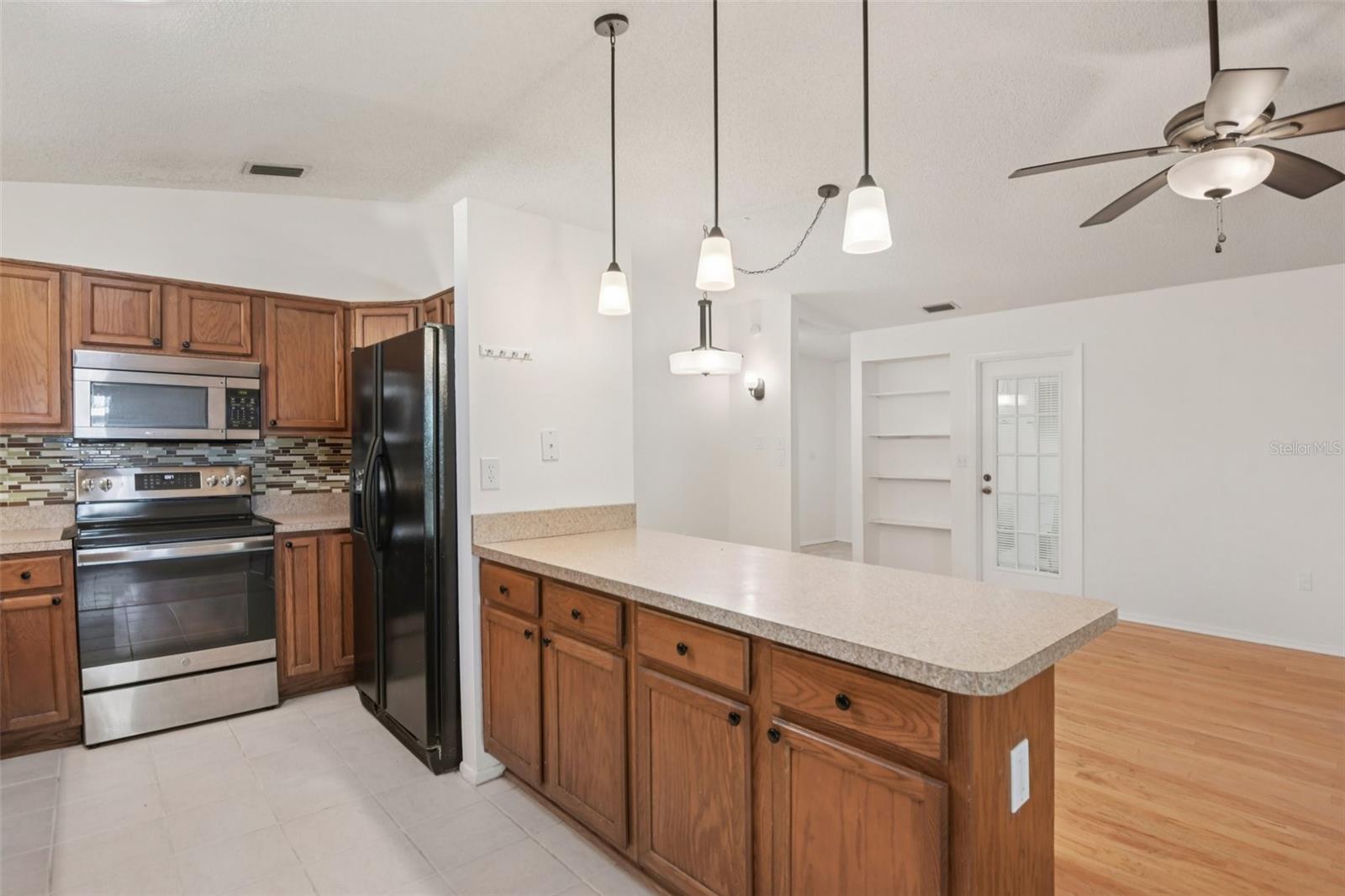 Image 10 of 28 For 2329 Orangehill Avenue