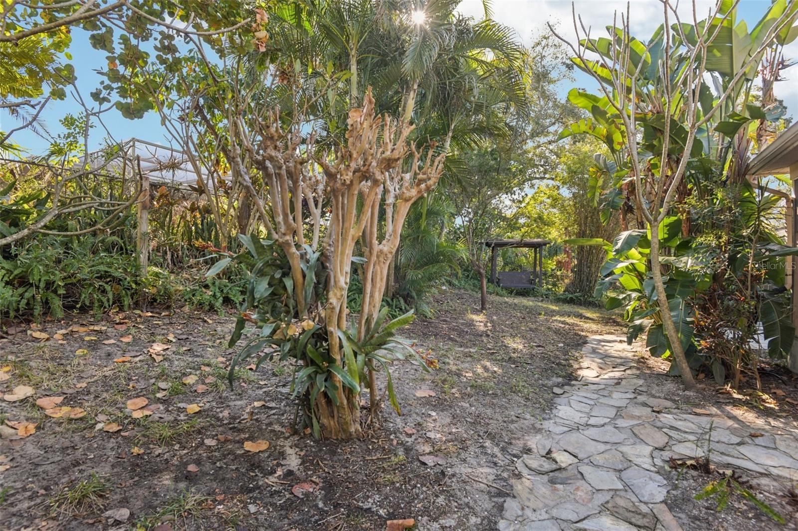 Image 24 of 28 For 2329 Orangehill Avenue