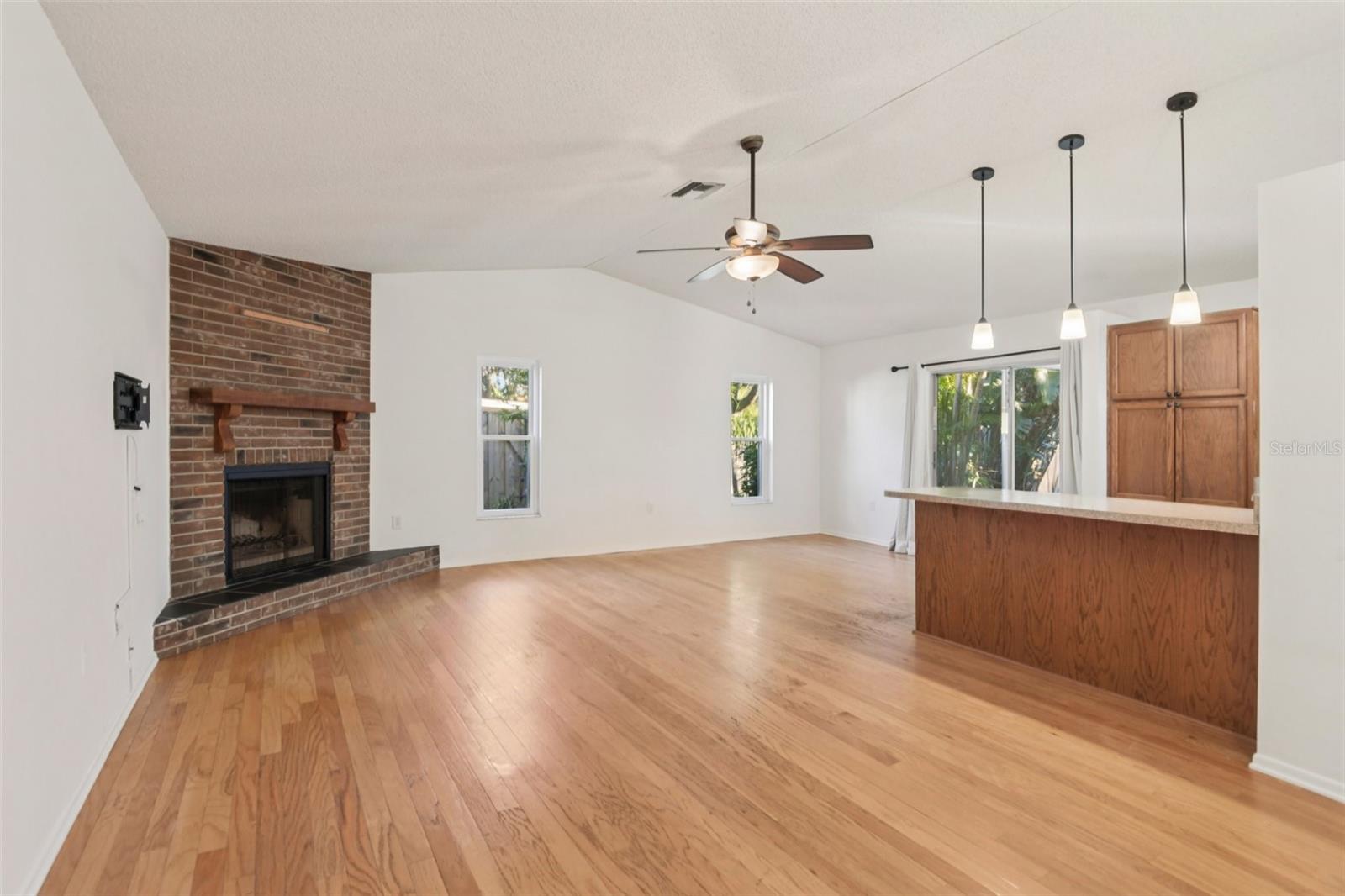 Image 3 of 28 For 2329 Orangehill Avenue