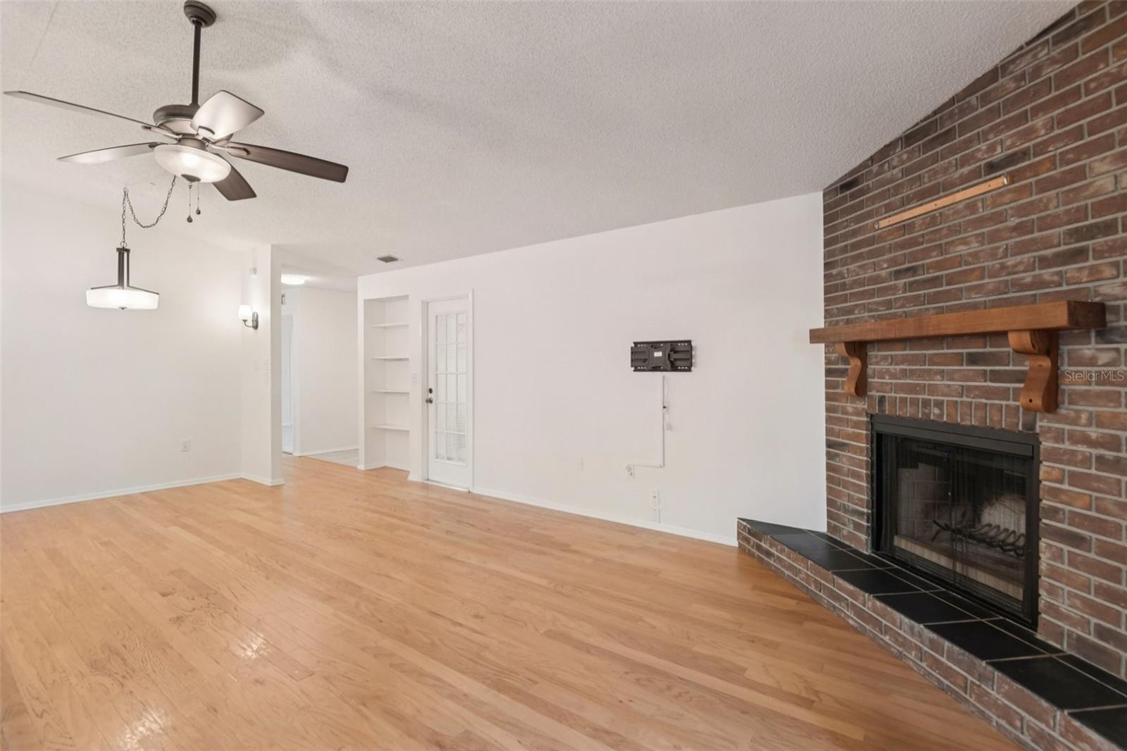 Image 7 of 28 For 2329 Orangehill Avenue