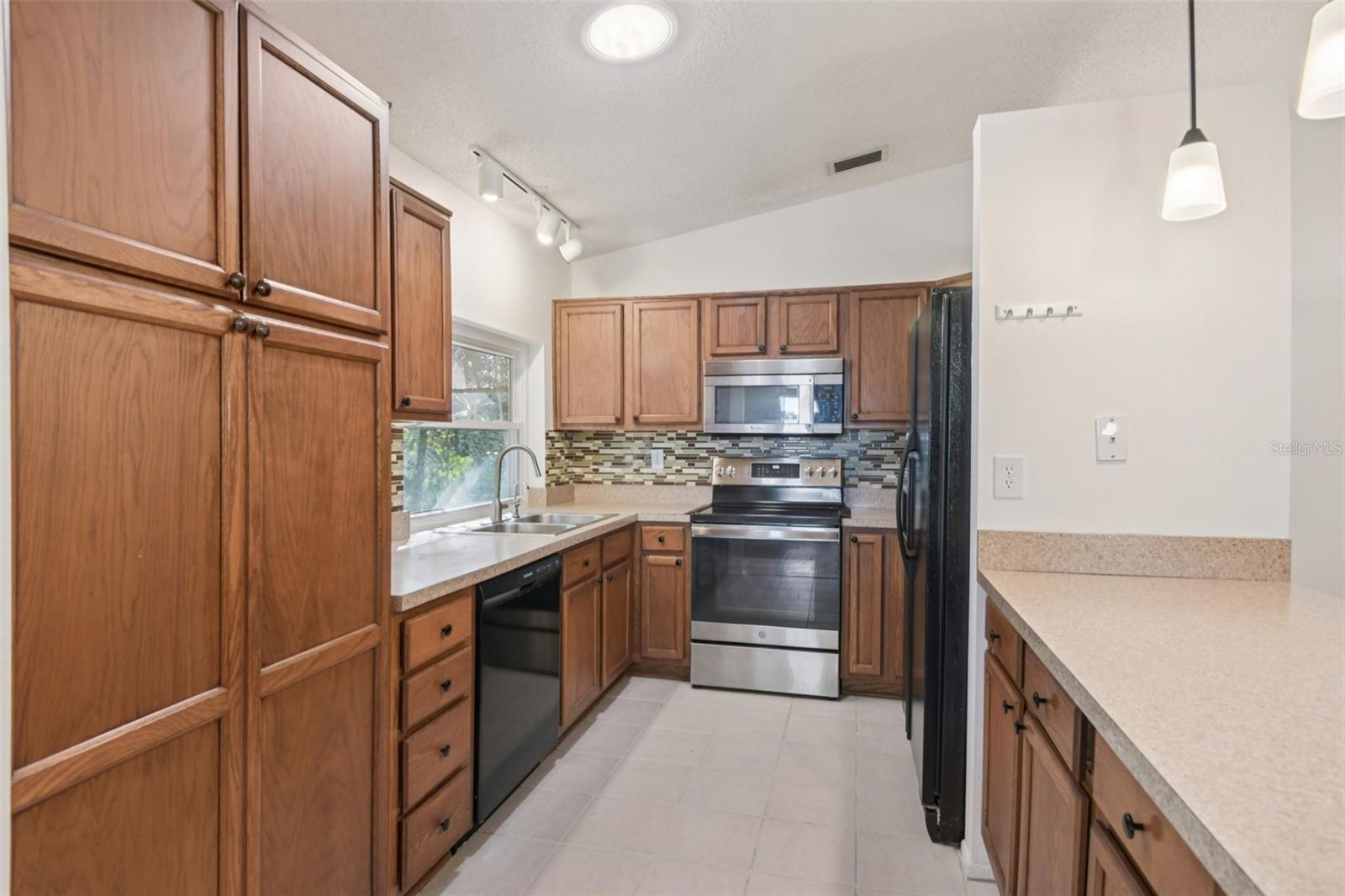 Image 9 of 28 For 2329 Orangehill Avenue