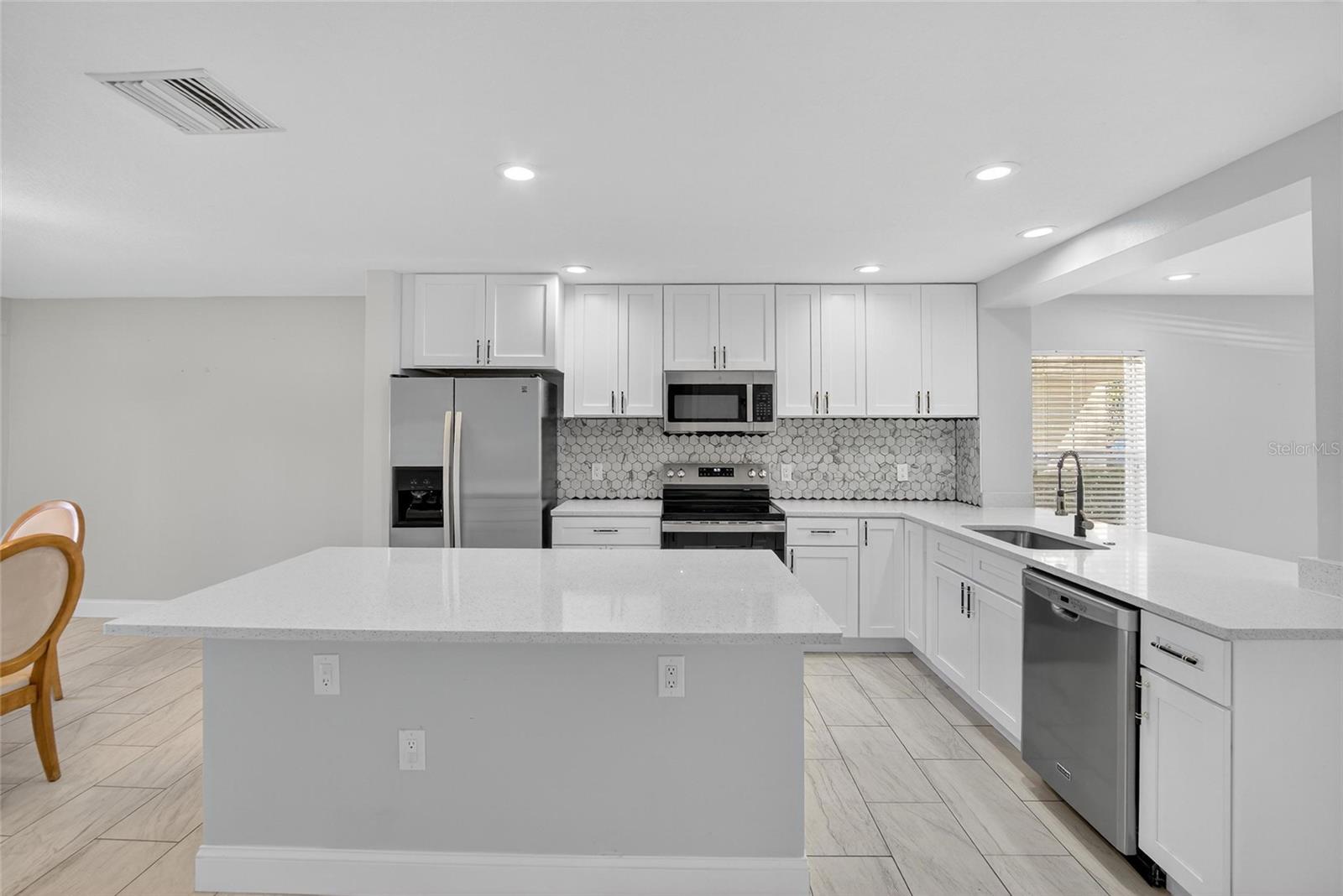 Image 11 of 40 For 10830 Lake Saint Charles Boulevard