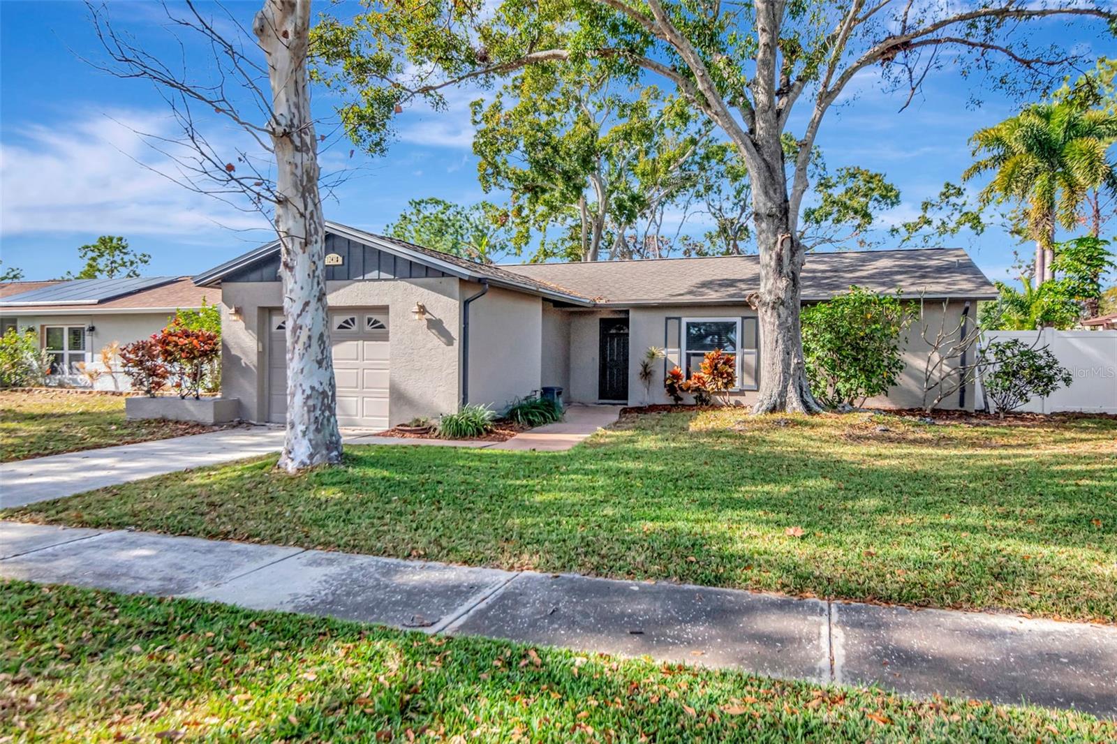 Image 3 of 62 For 12418 84th  