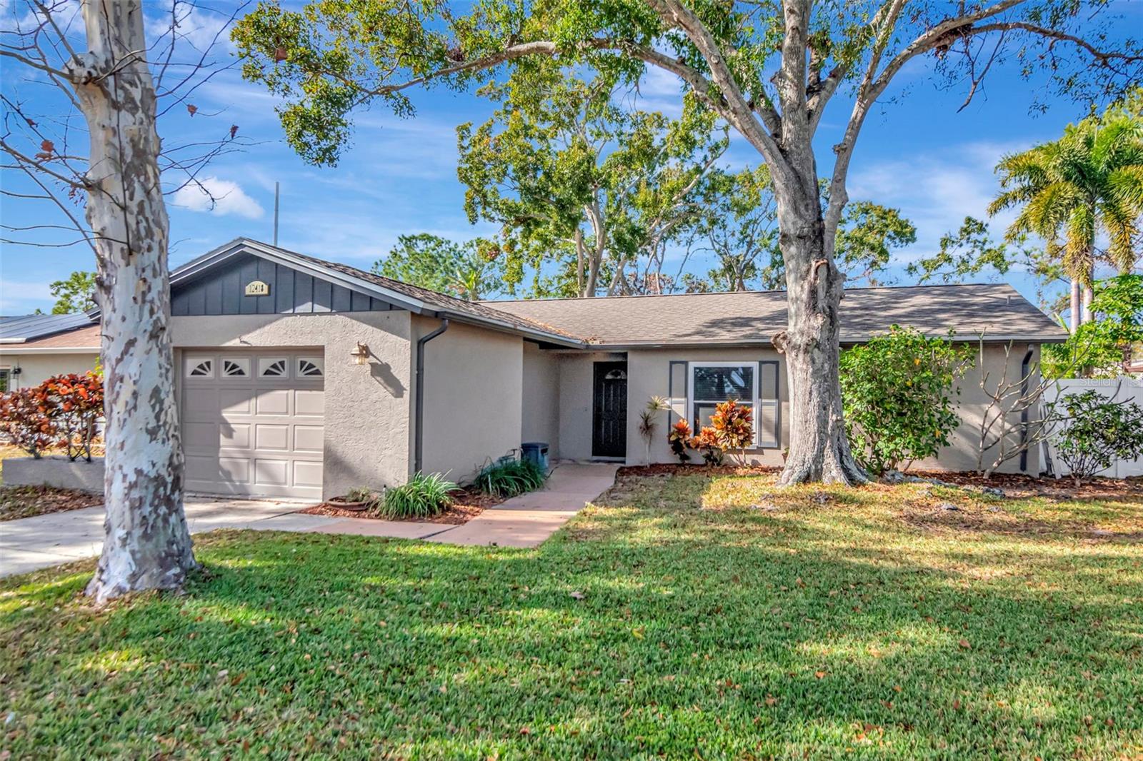 Image 4 of 62 For 12418 84th  