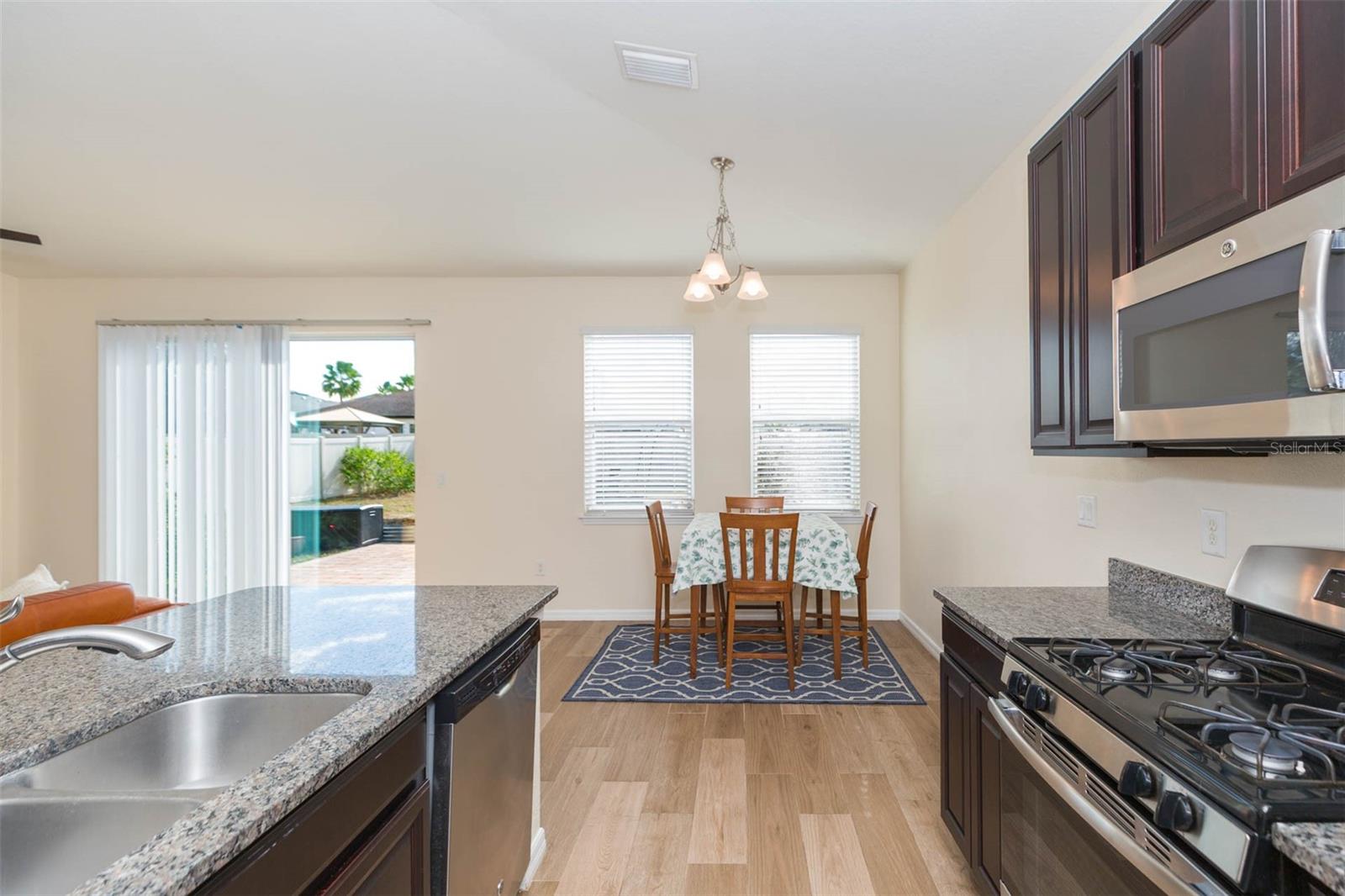 Listing photo id 11 for 11241 Spring Point Circle