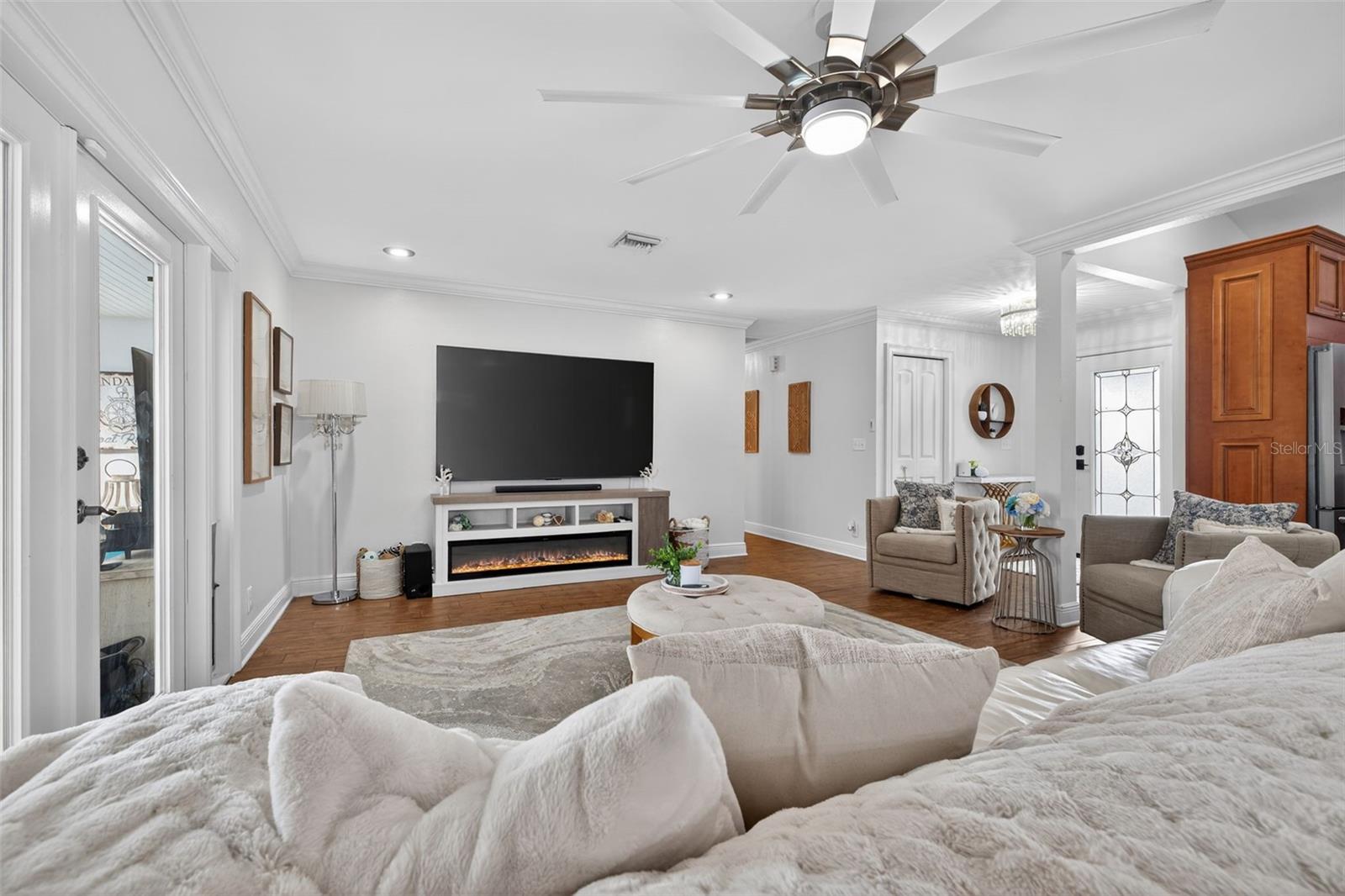 Image 8 of 57 For 8718 Palisades Drive