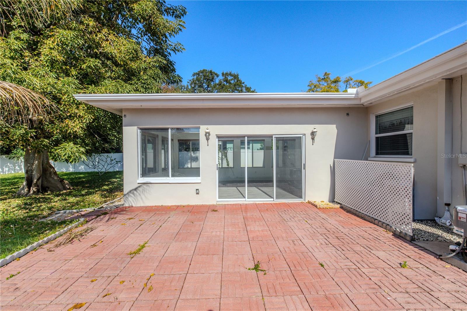 Image 24 of 52 For 554 Louden Avenue