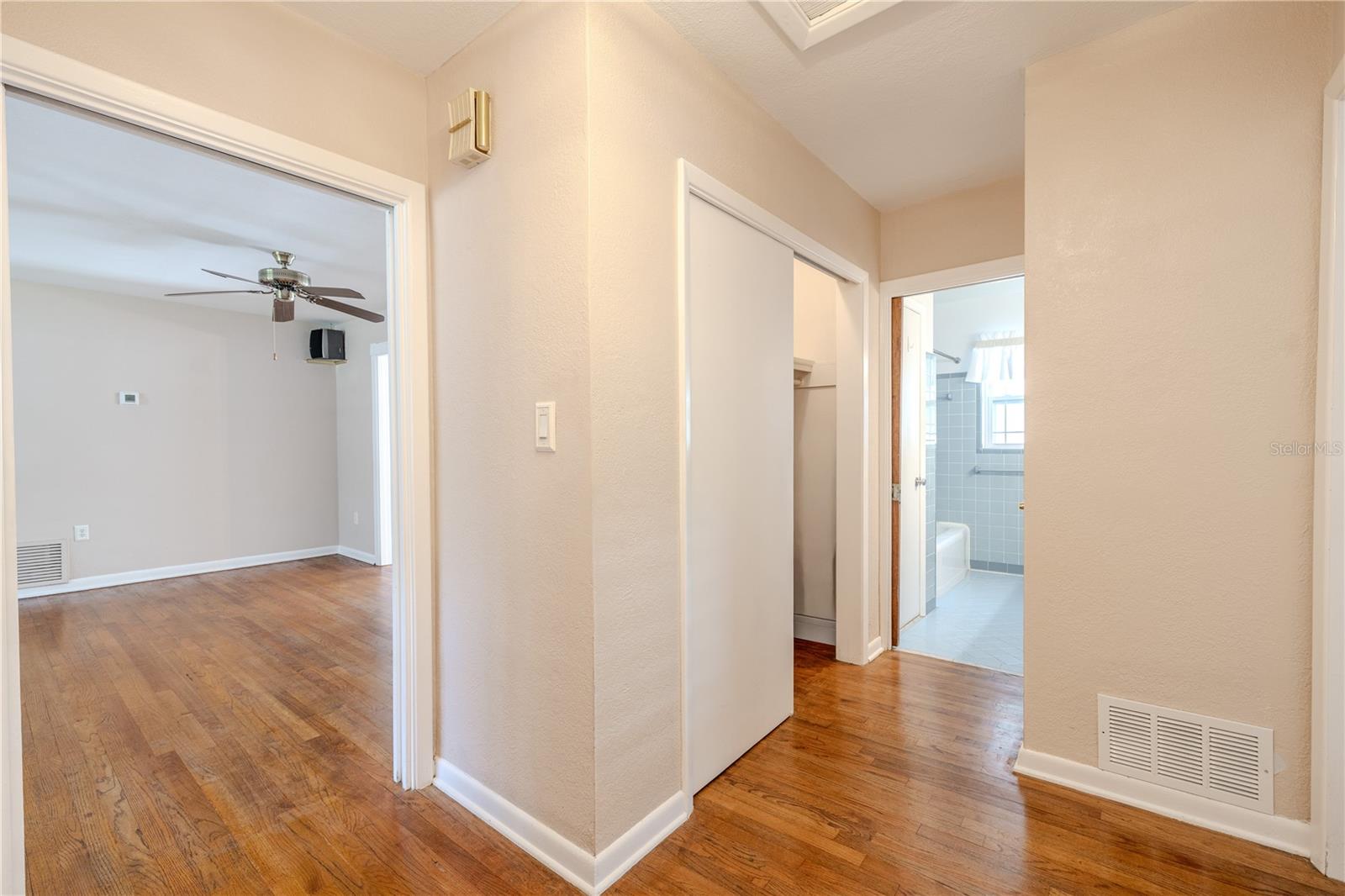 Image 27 of 52 For 554 Louden Avenue