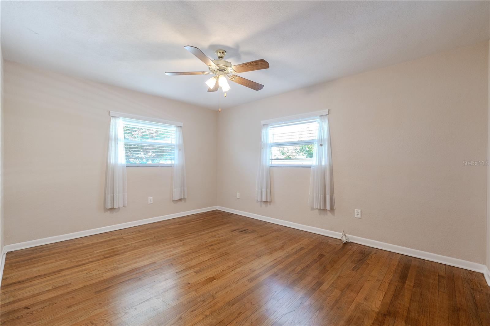 Image 31 of 52 For 554 Louden Avenue