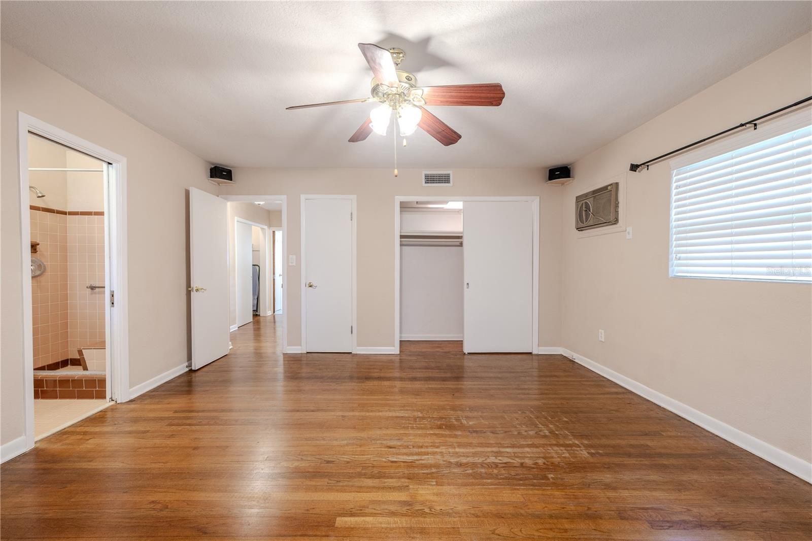 Image 35 of 52 For 554 Louden Avenue