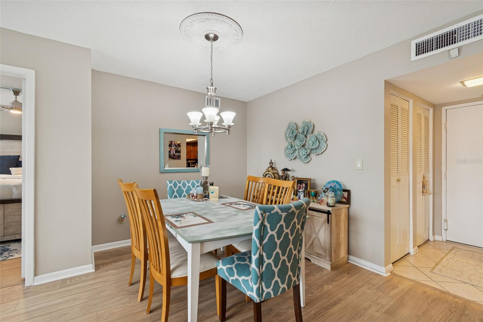 Image 19 of 43 For 5220 Brittany Drive S 501