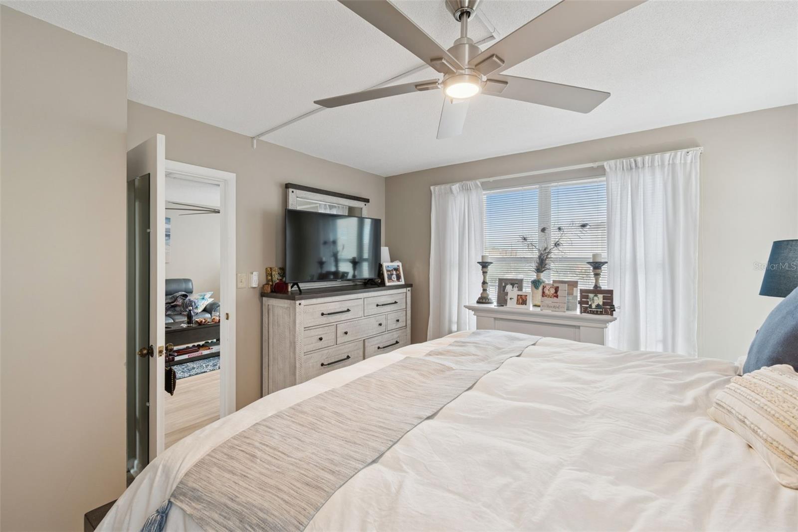 Image 23 of 43 For 5220 Brittany Drive S 501