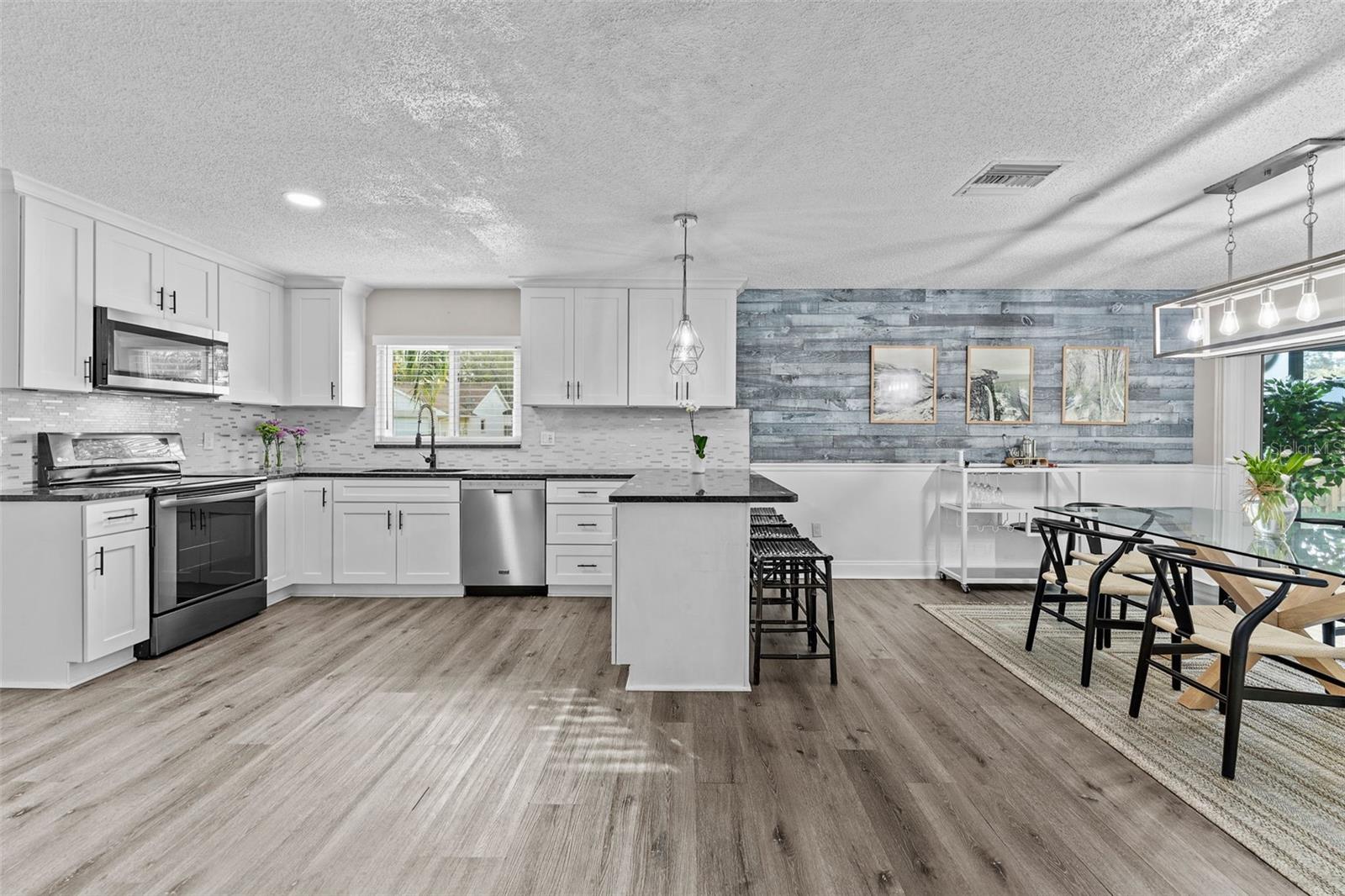 Listing photo id 5 for 15702 Crying Wind Drive