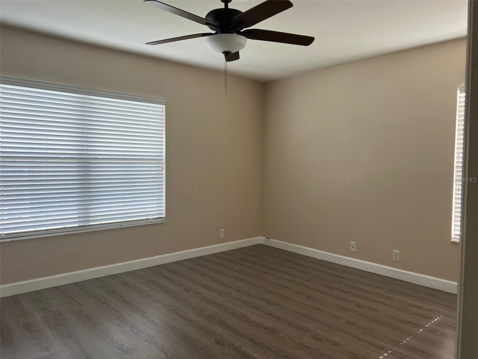 Image 12 of 15 For 2031 Searay Shore Drive