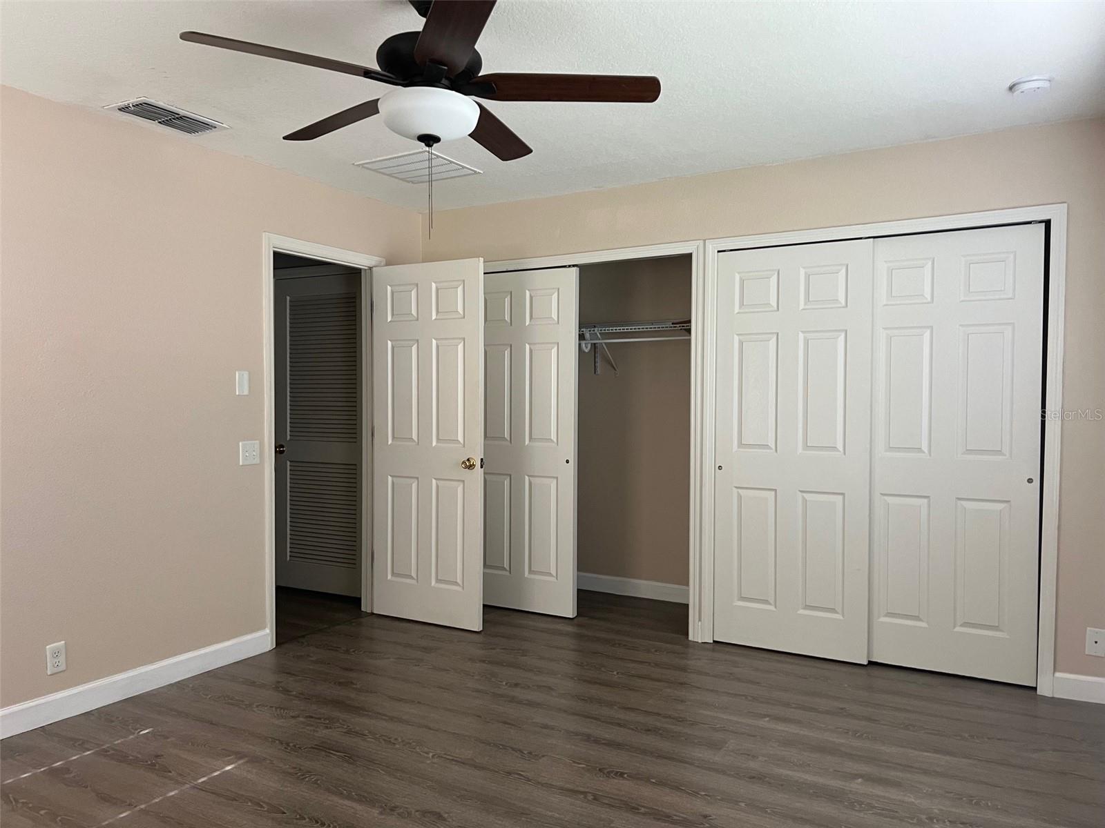 Image 14 of 15 For 2031 Searay Shore Drive