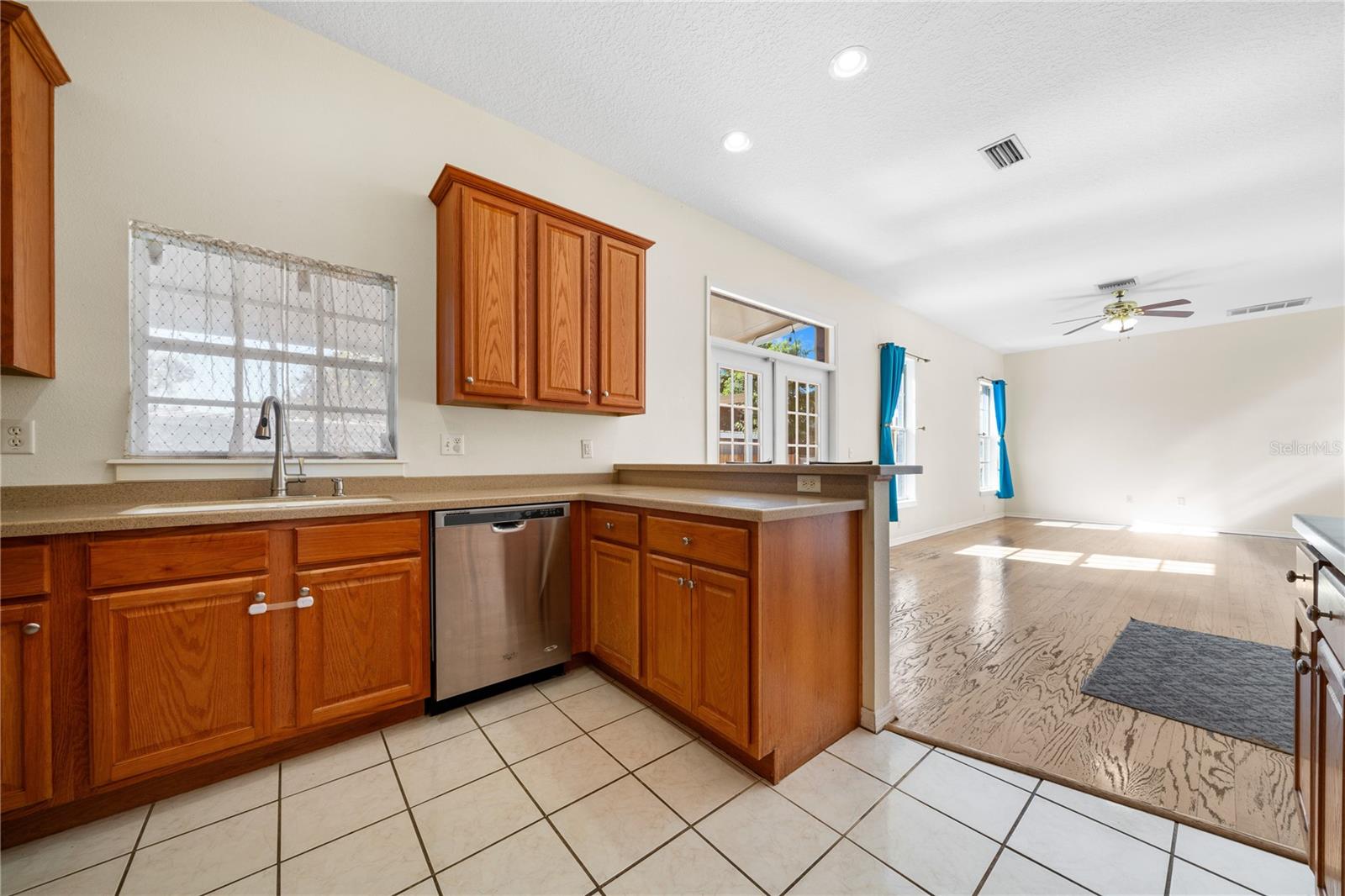 Image 16 of 71 For 8204 Interbay Boulevard