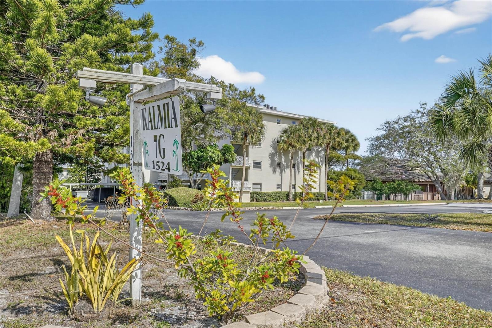 Image 11 of 37 For 1524 Lakeview Road 402