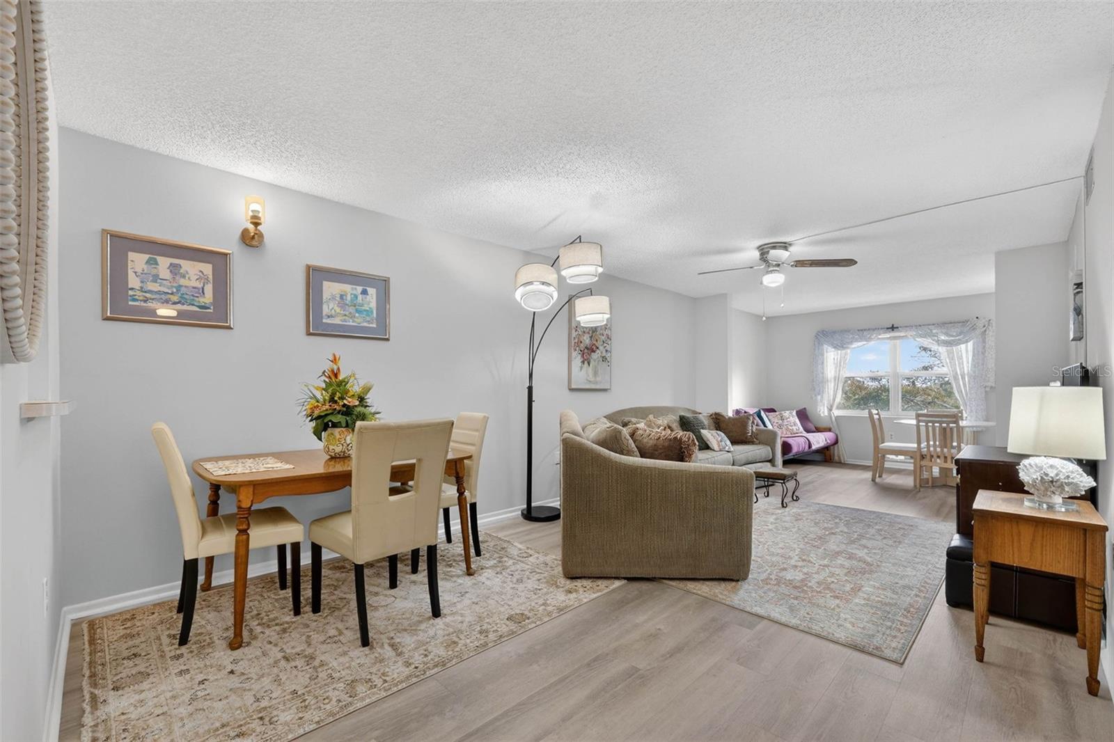 Image 14 of 37 For 1524 Lakeview Road 402