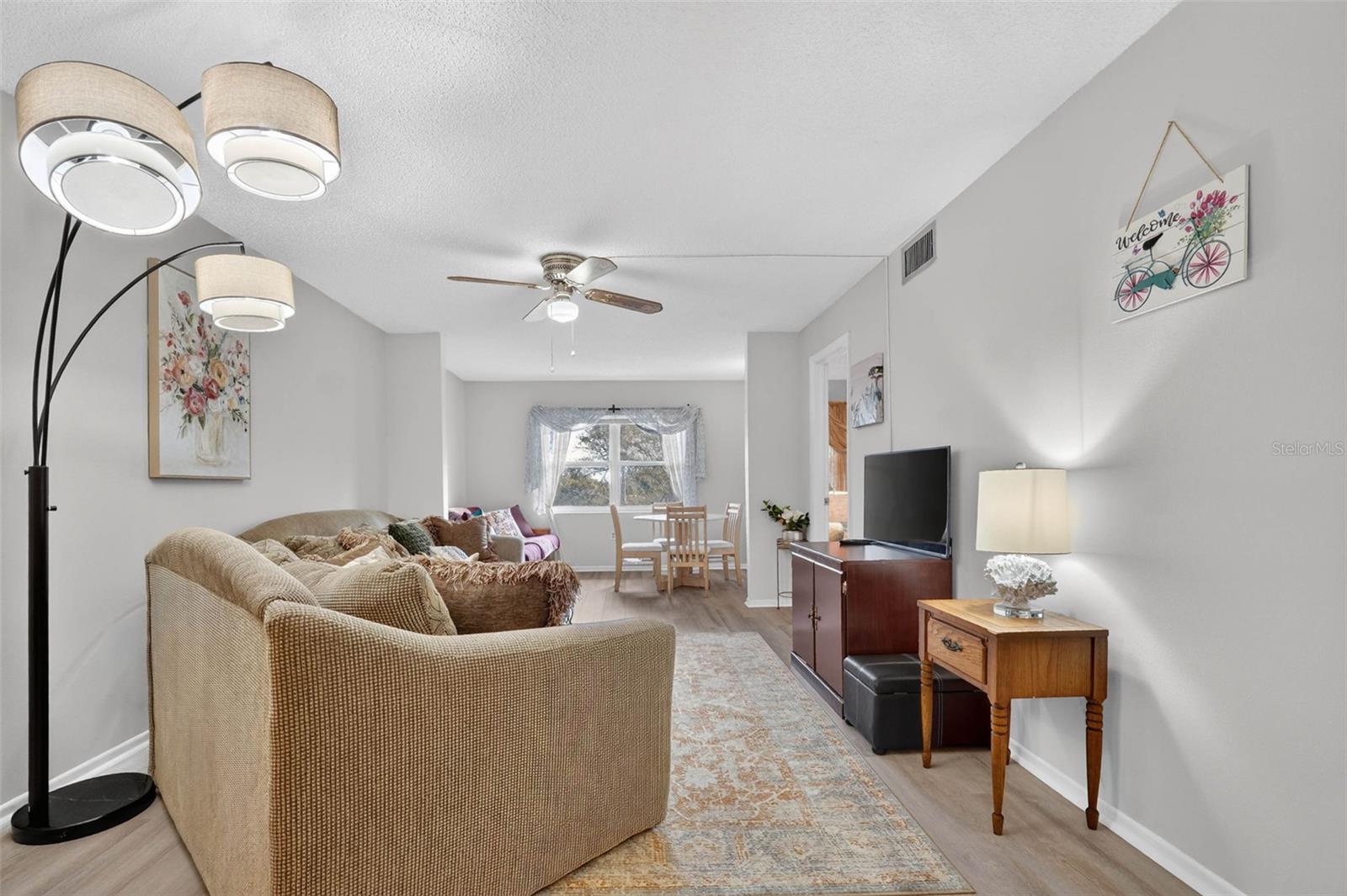 Image 17 of 37 For 1524 Lakeview Road 402