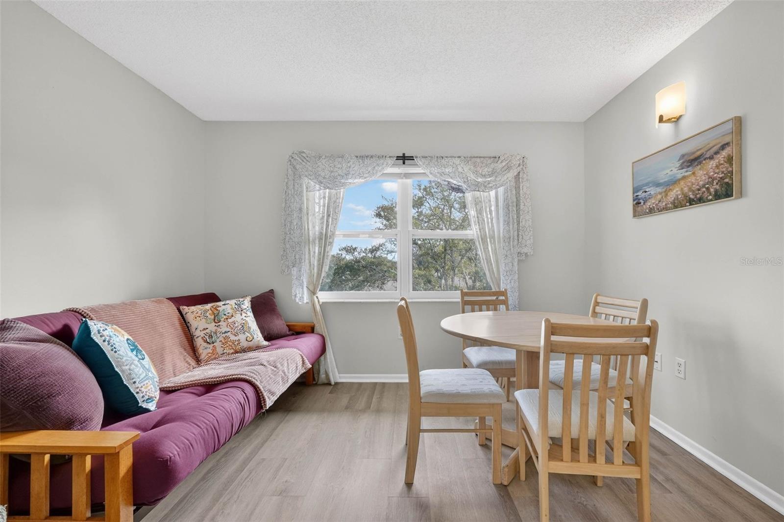 Image 22 of 37 For 1524 Lakeview Road 402