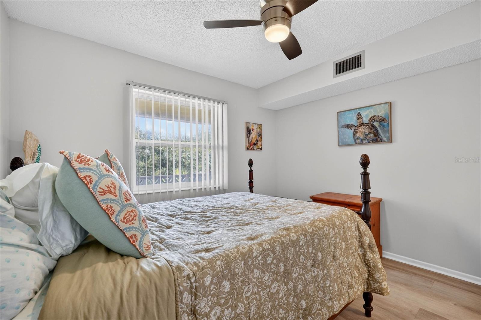 Image 32 of 37 For 1524 Lakeview Road 402