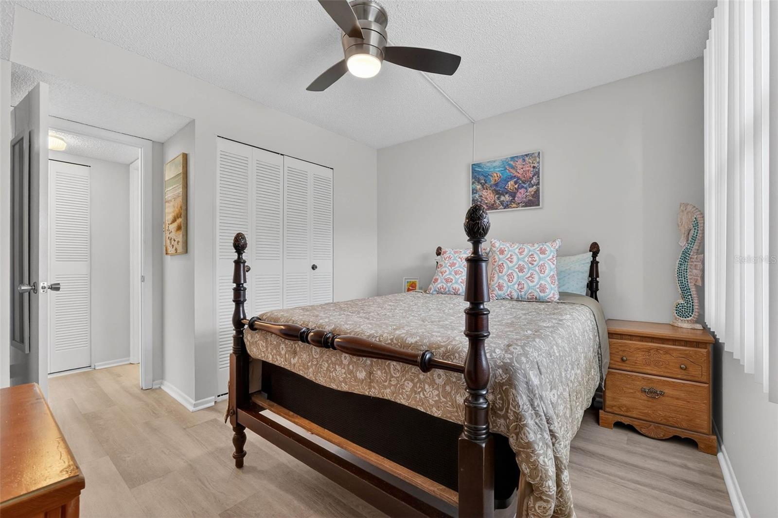 Image 33 of 37 For 1524 Lakeview Road 402