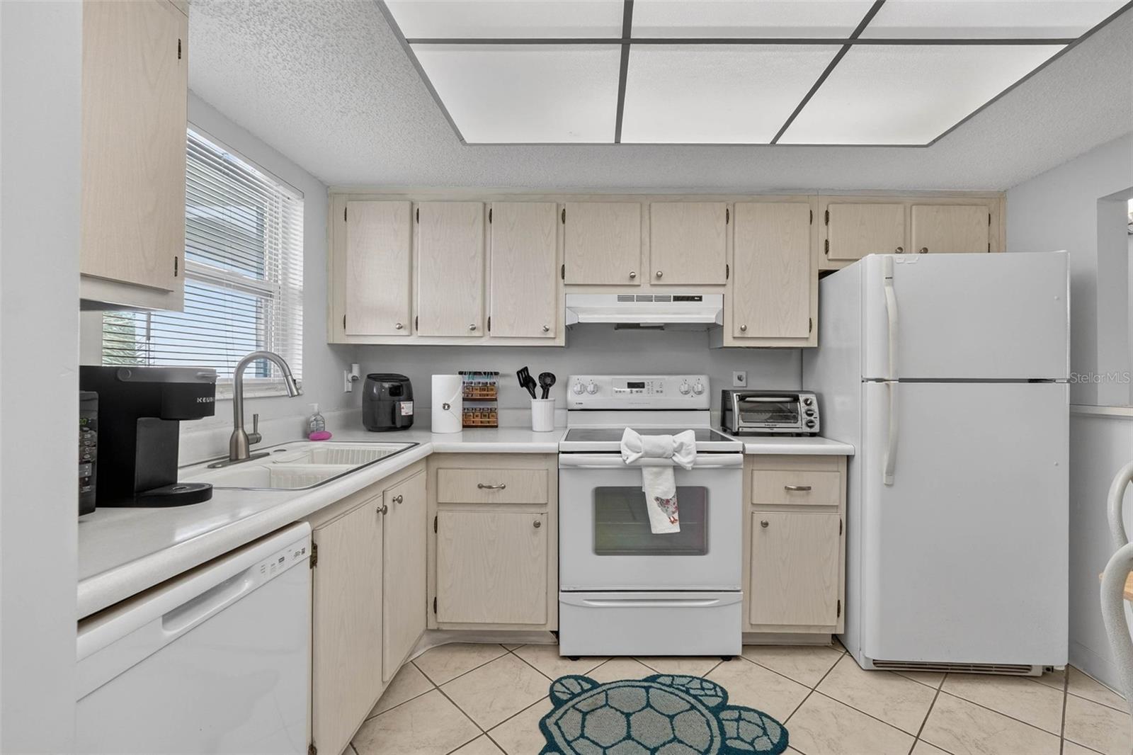 Image 7 of 37 For 1524 Lakeview Road 402