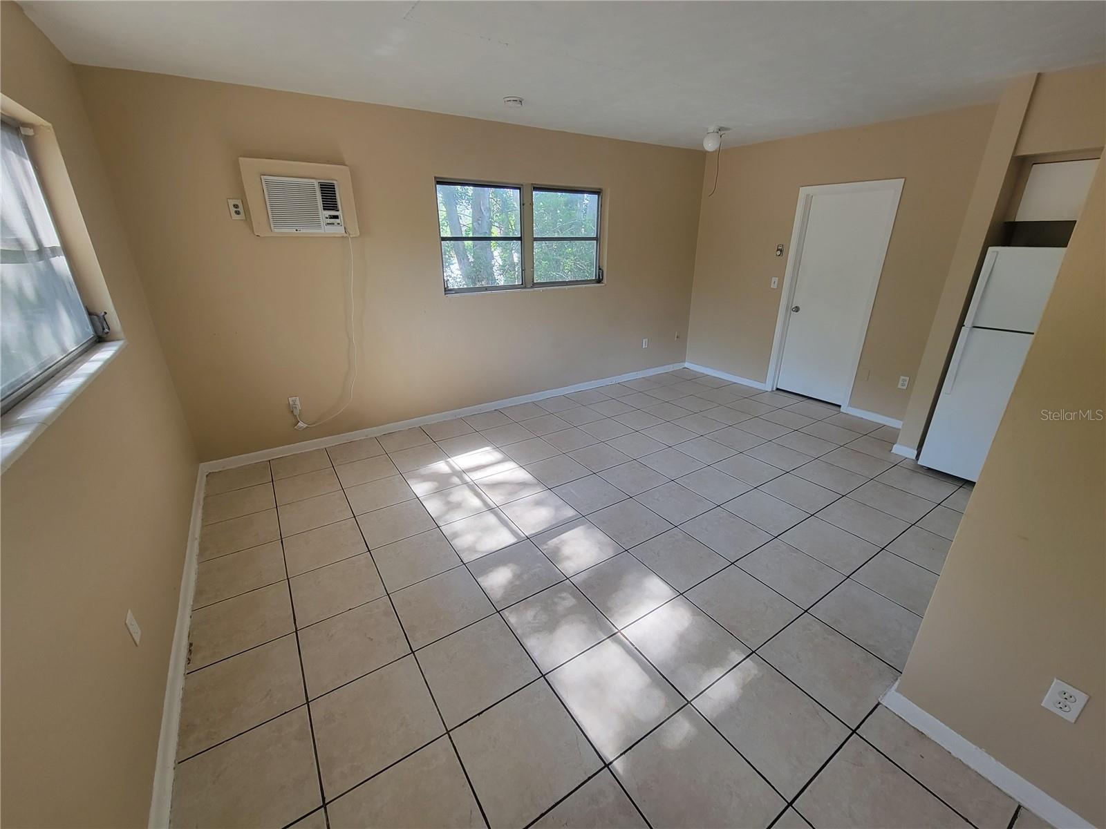 Image 2 of 5 For 698 Union Street 4