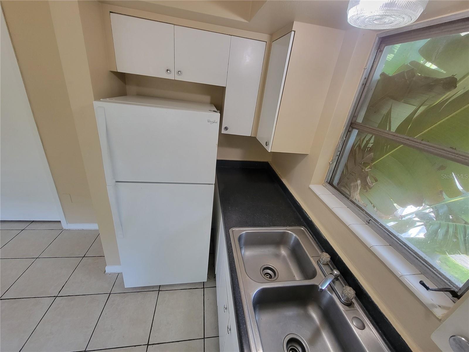 Image 3 of 5 For 698 Union Street 4