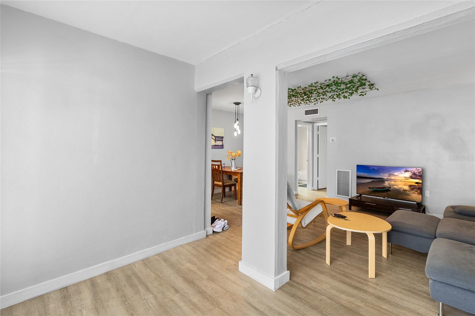 Image 3 of 23 For 1221 Drew Street B3