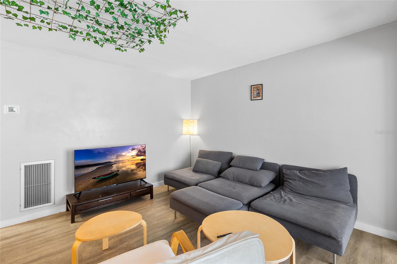 Image 5 of 23 For 1221 Drew Street B3