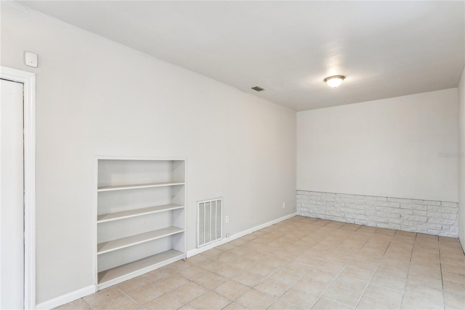 Image 10 of 26 For 1470 Overlea Street