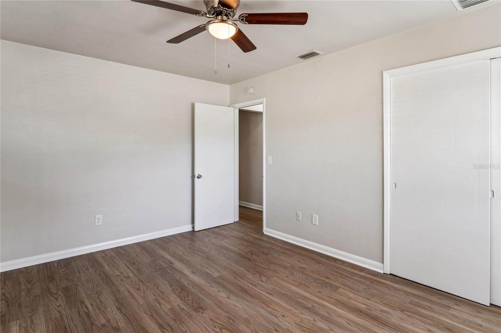 Image 12 of 26 For 1470 Overlea Street