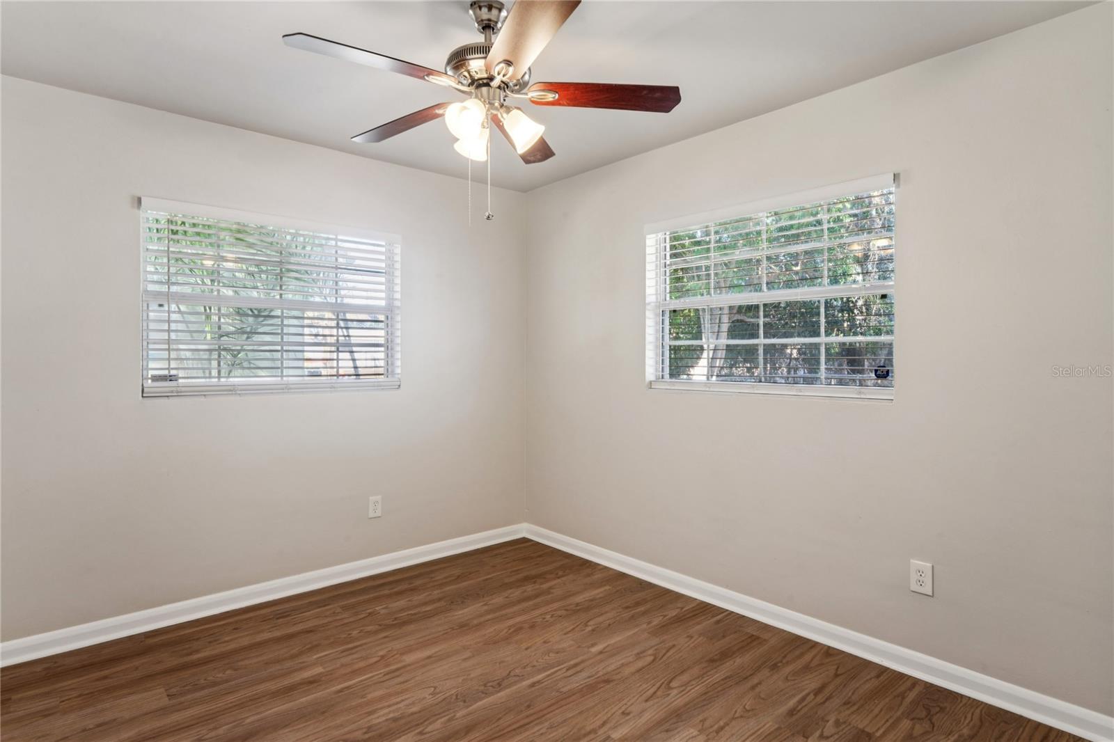 Image 15 of 26 For 1470 Overlea Street