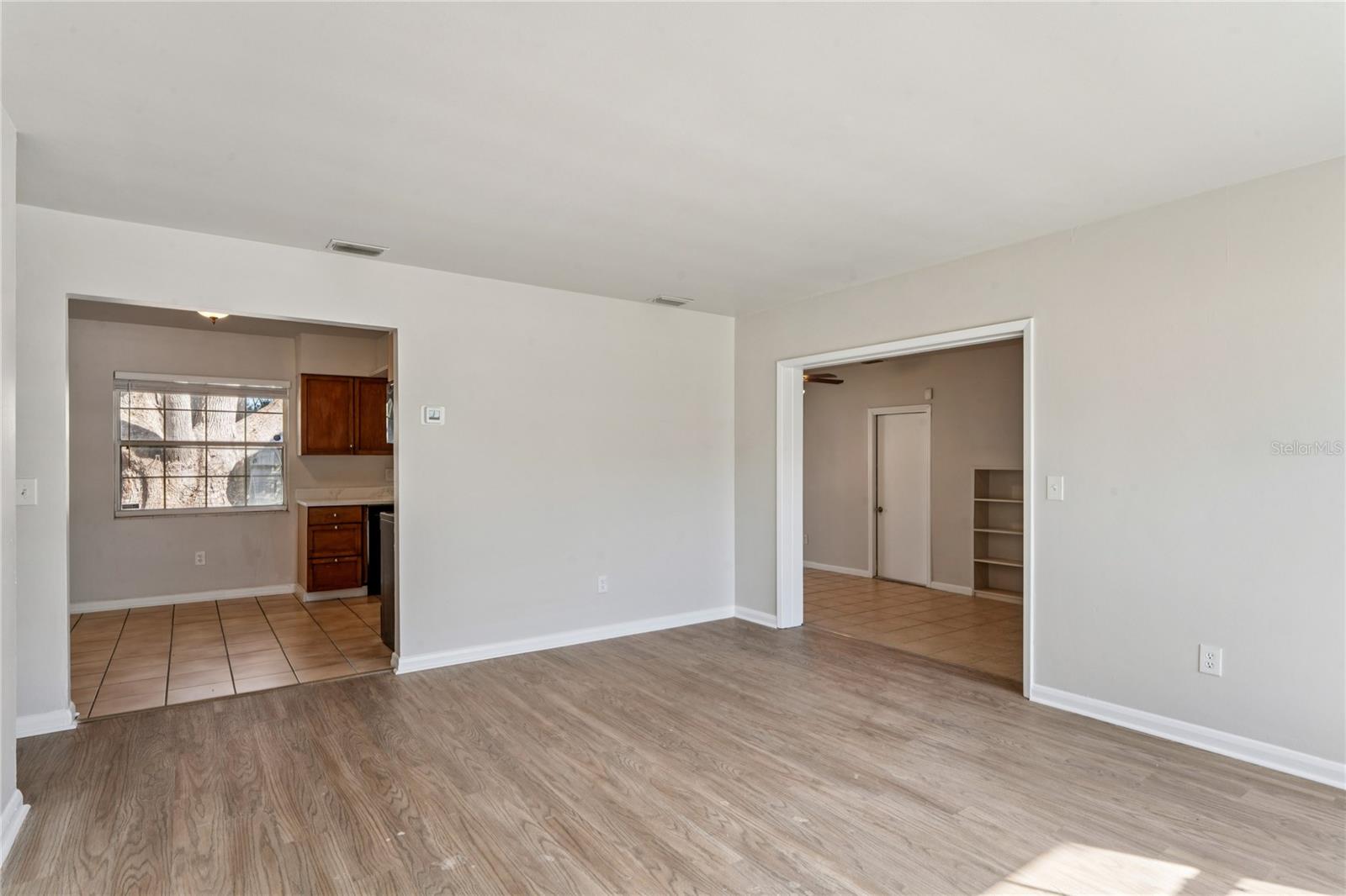 Image 2 of 26 For 1470 Overlea Street