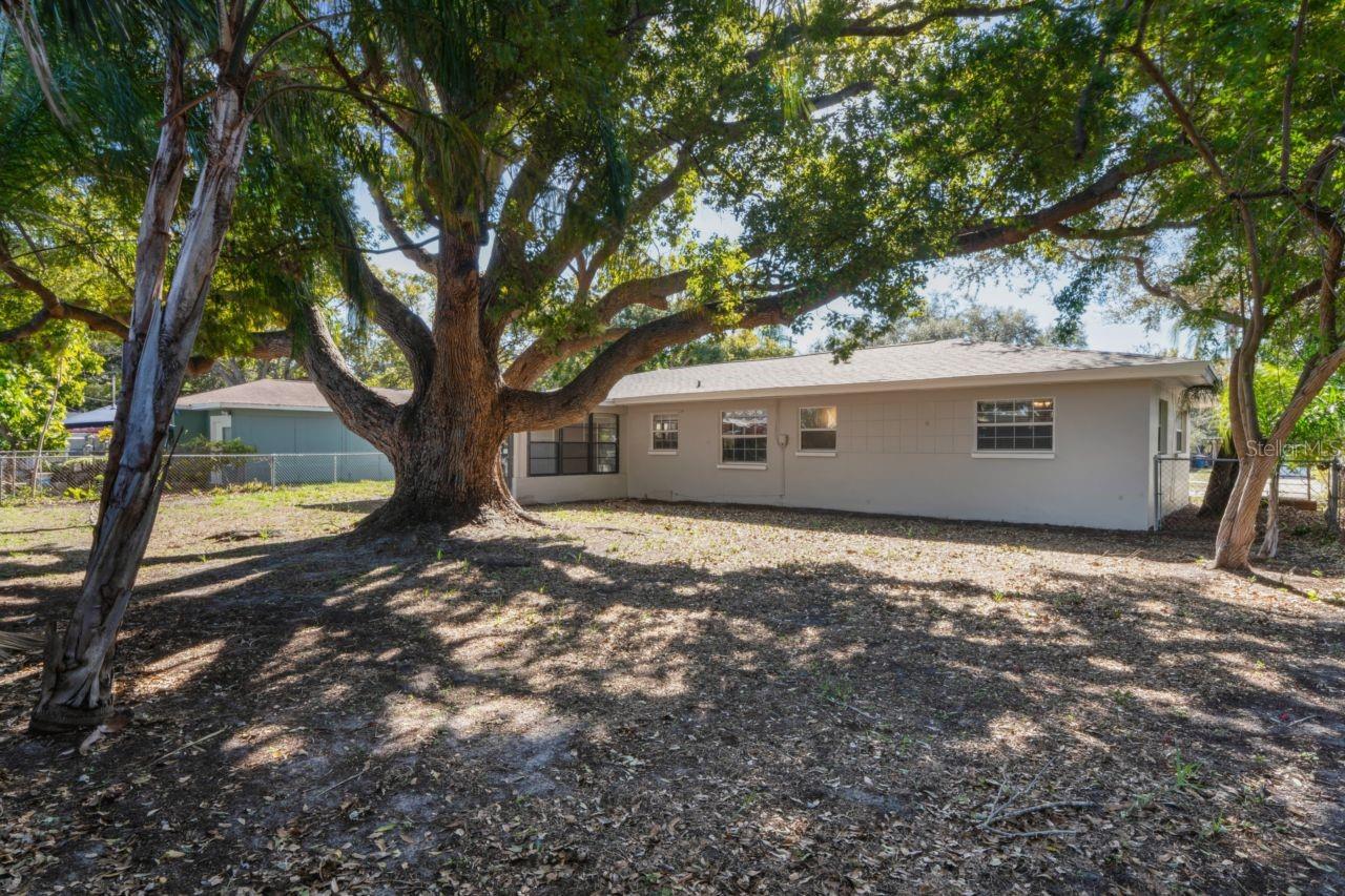 Image 22 of 26 For 1470 Overlea Street