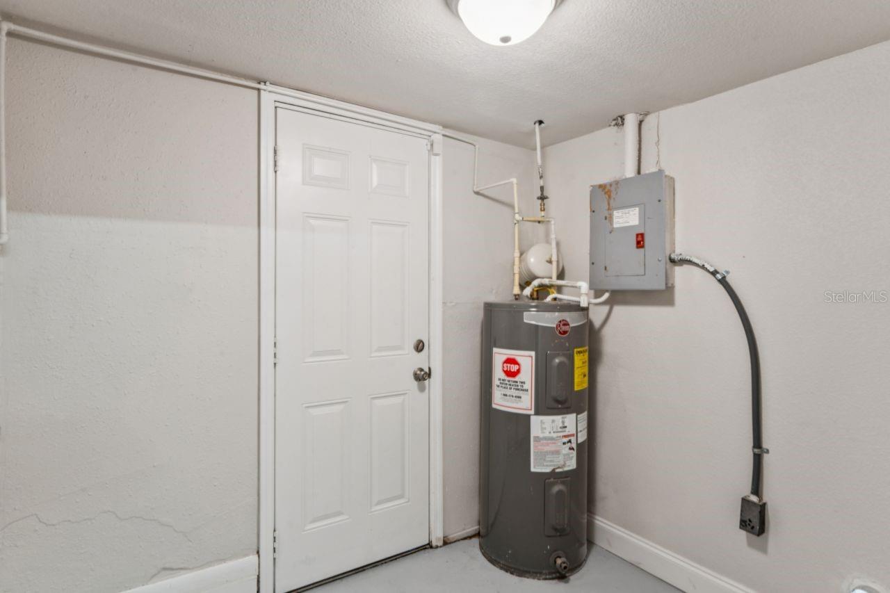 Image 25 of 26 For 1470 Overlea Street