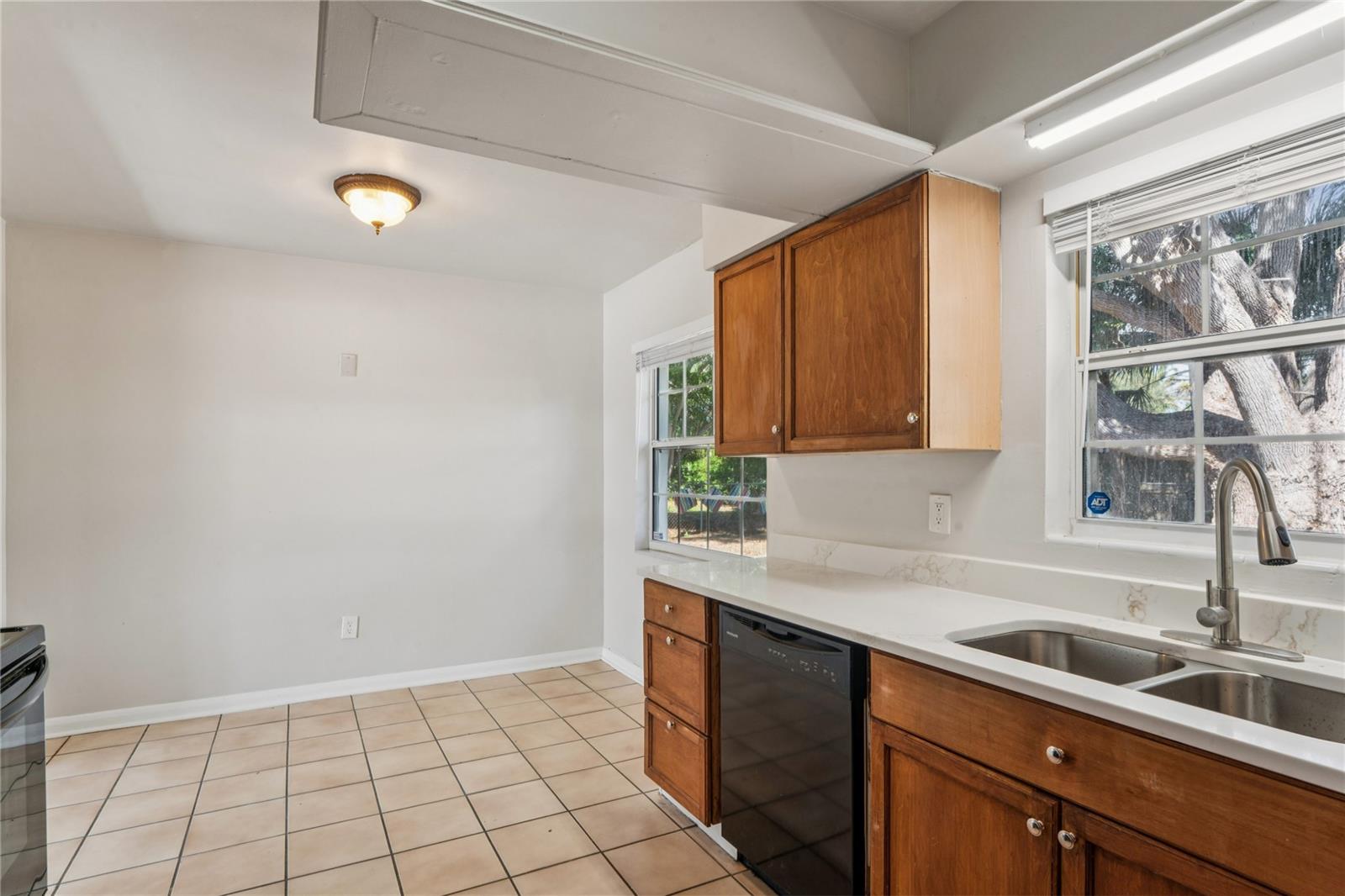 Image 7 of 26 For 1470 Overlea Street